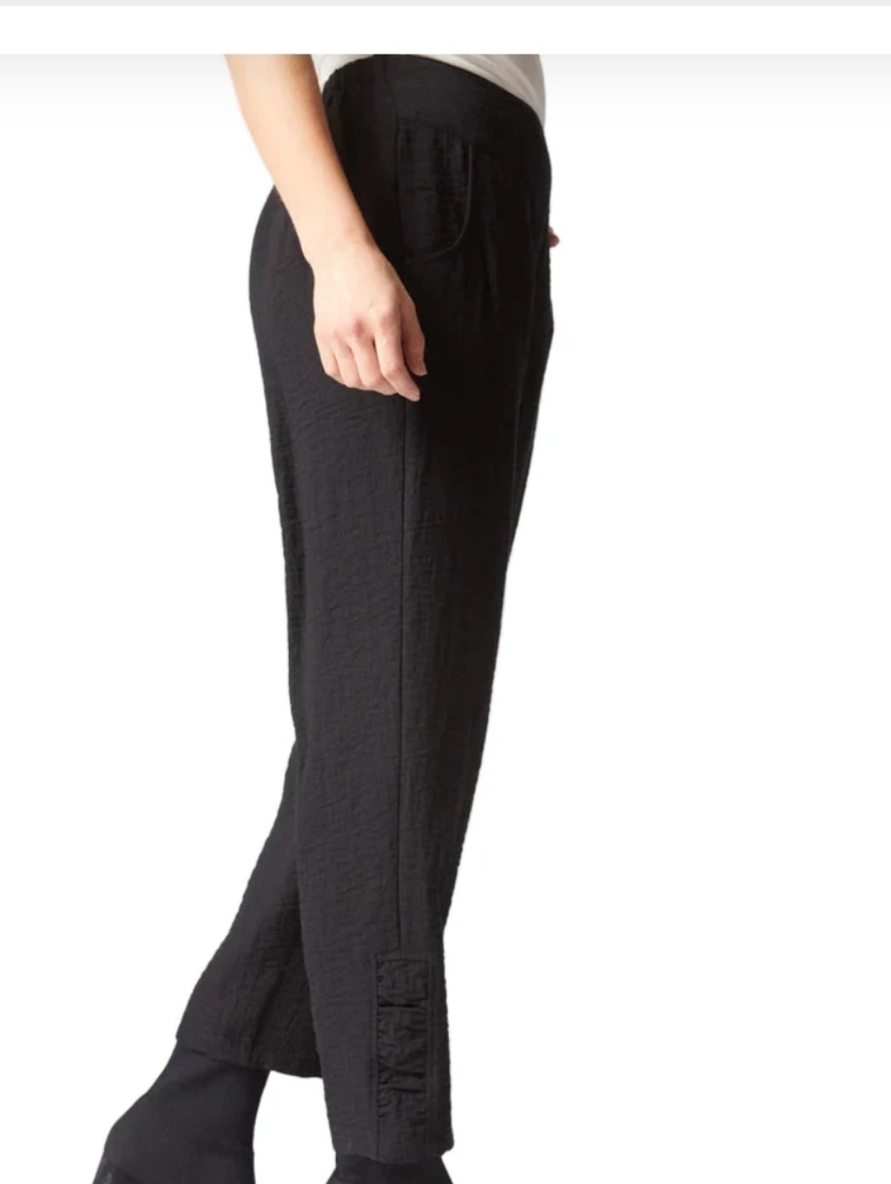 HABITAT RELAX CROPPED PANTS FOLDED HEM WITH A BUTTOM DETAIL SIZE MEDIUM